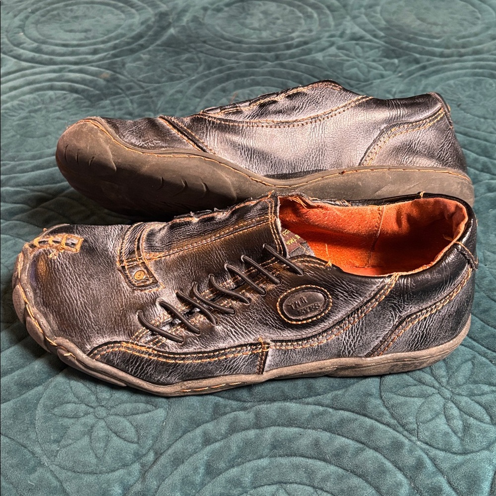 Black and Orange Casual Shoes - Picture 2 of 11